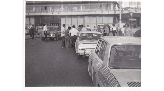 МОСКВА, 1969 Г.: Сглобените в Пловдив автомобили са показани в парка "Соколники".

