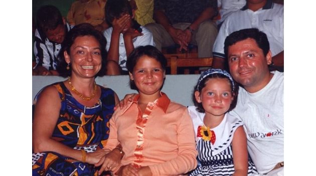Българката Емилия, която умира в атентата, заедно с двете си дъщери и съпруга си Димитър.