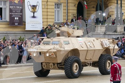 Войници с оръжие и военна техника ще се включват в операции по улиците на българските градове при тероризъм и големи безредици.