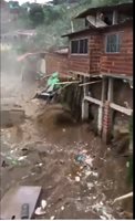 Вижте страшните наводнения в Бразилия - 25 загинали (Видео)