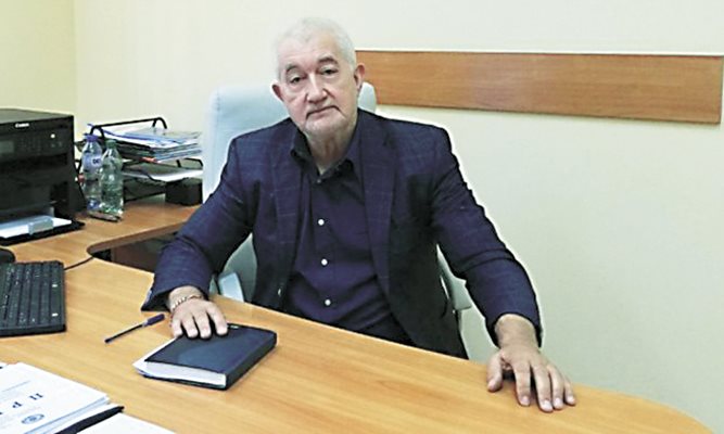 Управителят на Комплексния онкологичен център в Пловдив доц. д-р Тихомир Дерменджиев