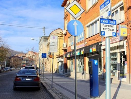 Талоните за Синята зона в Пловдив трябва да се поставят на таблата на колите.