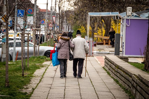 Най-ниската средна пенсия за страната се получава в Кърджали – 676,60 лв., а най-високата – в София-град - 1009,42 лв.