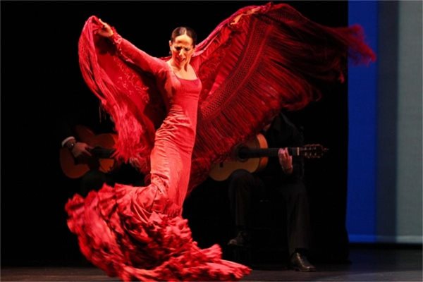 Наричат фламенко танцьорката Мерседес Руиз "Огнената" - тя ще гостува у нас с най-новия си спектакъл.