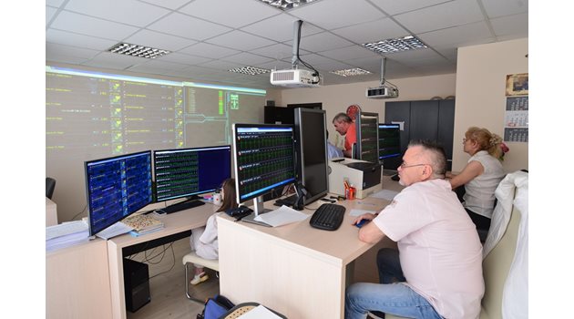 Това е залата за наблюдение на пациентите в реално време, намира се в Казанлък. Пациентите са от цялата страна и от чужбина.