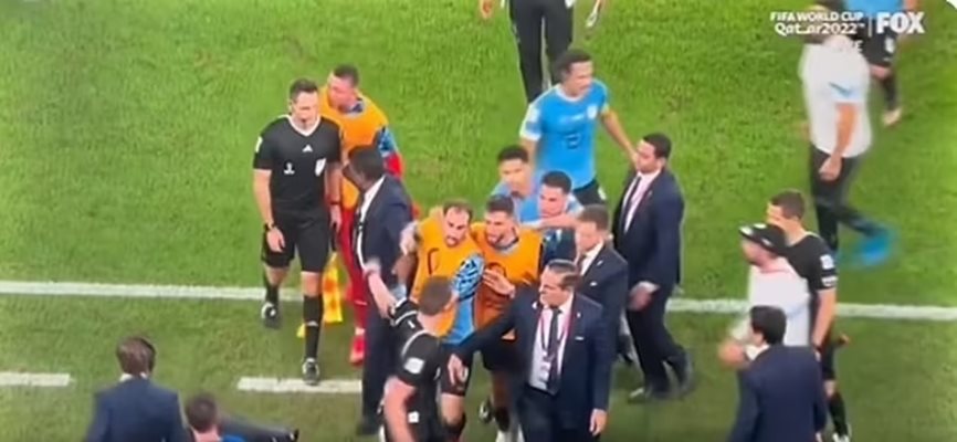 Защитник на Уругвай заплашен от 15 мача наказание
