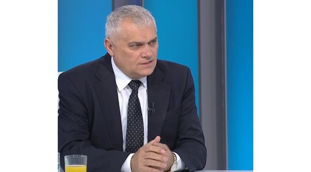 Министър Валентин Радев  Кадър: БНТ