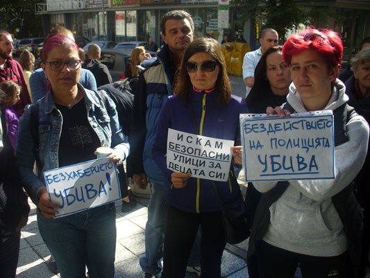 Жители на Стара Загора излязоха на протест срещу безразсъдството на пътя. 
