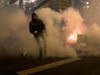 Поредна нощ на протести и сблъсъци с полицията в Париж (Снимки)