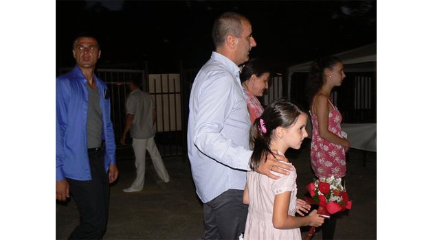 ПРИЯТЕЛ: Цветан Цветанов заведе съпругата си и двете си по-големи дъщери на концерта на Веско.