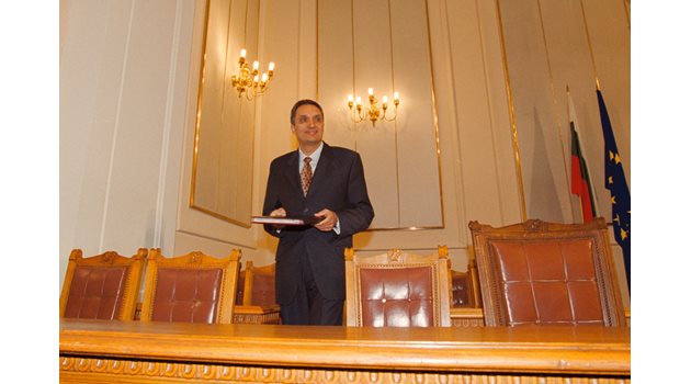 Иван Костов се кани да отговаря на актуални въпроси на депутати, когато беше премиер.