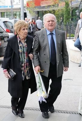 Тончо  Русев и  жена му Елена,  които  са заедно вече 60 г.  СНИМКИ: АРХИВ