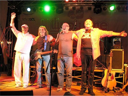 Музикантите приключват националното си турне “40 години “Щурците” на сцената в Стара Загора преди 4 години.
