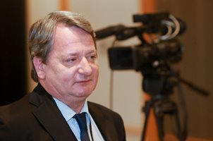 Унгарски евродепутат е осъден на 5 години затвор за шпионаж