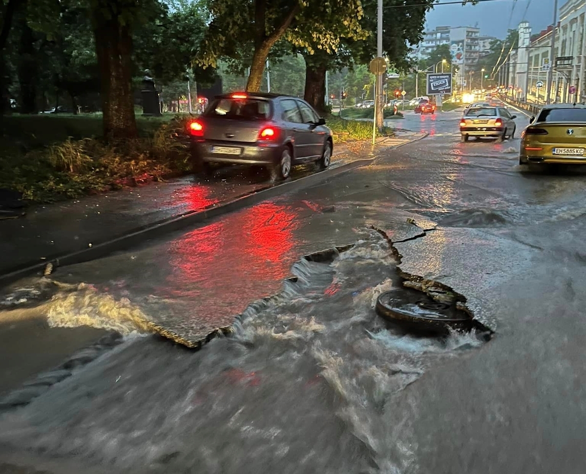 След потопа - в Плевен издирват във фейсбук номерата на колите си