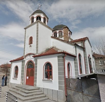 Църквата "Св. безсребърници Козма и Дамян" в Световрачане  СНИМКА: гугъл стрийт вю