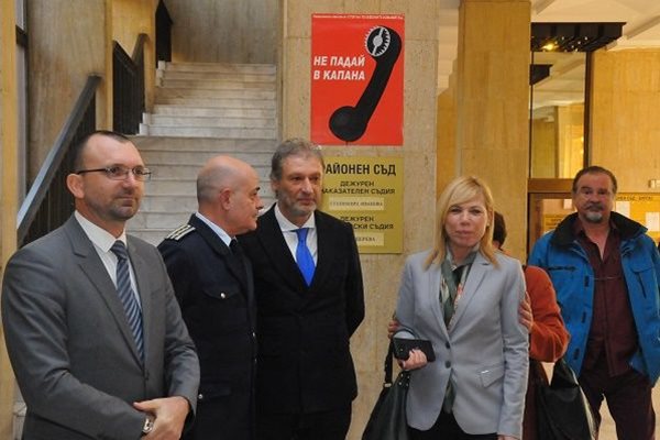 Вълчо Чолаков, комисар Неделчо Рачев, Димо Грудев и Диана Саватева /от ляво на дясно/ на откриването на изложбата