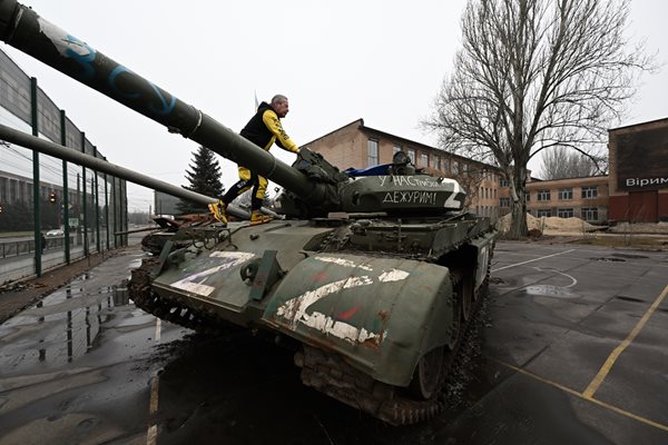 Поразените руски танкове, участвали в нападението на град Бахмут СНИМКА: Орлин Цанев