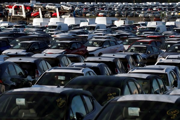 Пазарът на нови коли в ЕС се възстановява, но цените са качиха значително. .