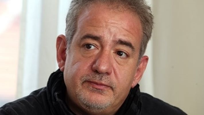 Стефан Командарев станал режисьор в психиатрията