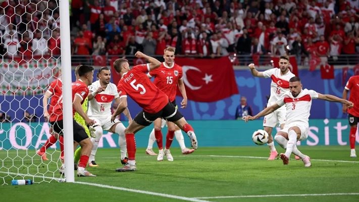 Турция на 1/4-финал след най-бързия гол в елиминации