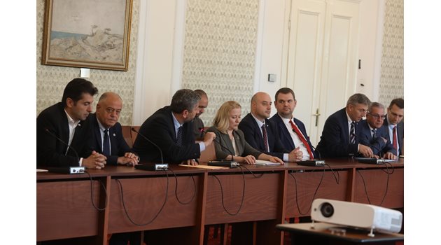 Христо Иванов, Надежда Йорданова, Атанас Славов и Делян Пеевски (от ляво на дясно) миналата седмица обсъдиха старта на комисията за конституционни промени.