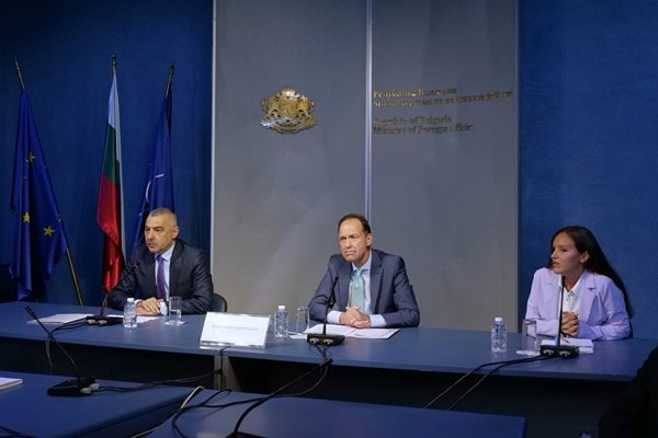 Заместник-министърът на външните работи Костадин Коджабашев представи актуална информация за работата на МВнР на редовен брифинг днес.
