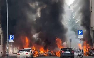Шофьорът на избухналия в Милано микробус: Огънят тръгна от двигателя