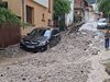 Силна буря наводни улици в Тетевен (Снимки)