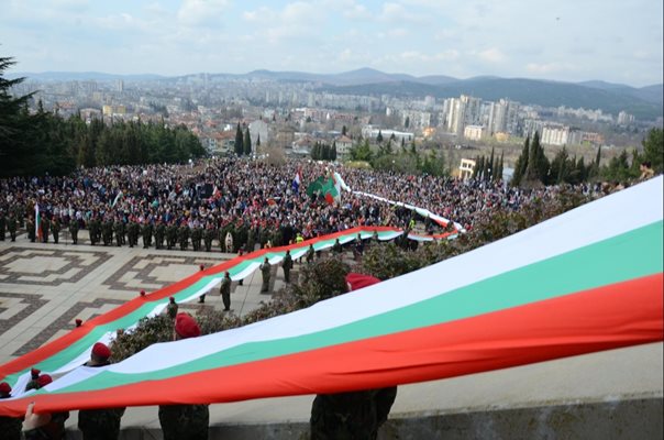 300 метра е знамето в Стара Загора