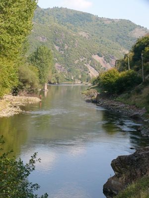 Река Искър в района на гара Лакатник