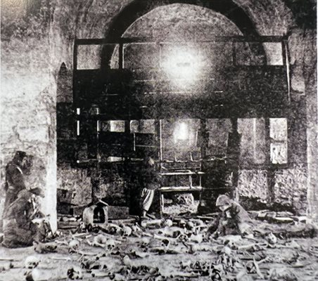 Снимка в църквата "Св. Неделя", направена скоро след събитията от 1876 г