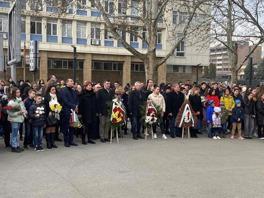 Поклонение пред маметника на Дякона в Монтана