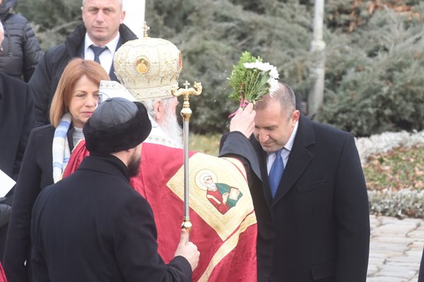 Патриарх Неофит отслужи Велик Богоявленски водосвет (Снимки)