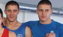 Близнаците, подсъдими за побоя над Слави Ангелов, вече са на свобода срещу 50 000 лева