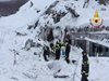 Откриха още оцелели под развалините на затрупания хотел в Италия (Слайдшоу)