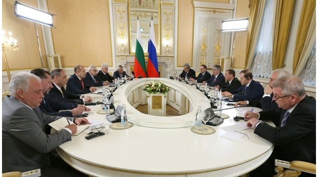Срещата на Радев и Медведев Снимка: http://government.ru/