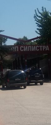 От утре започва дезинфекция на всички автомобили, които ще влизат в България през ГКПП Силистра-Кълъраш. Снимка Авторката