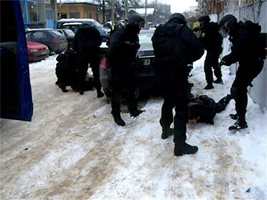 Полицейски екшън в Ботевград, задържаха трима