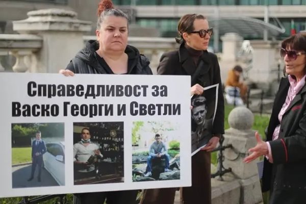 Петя Иванова, майка на убития при катастрофа Васко Василев от Етрополе