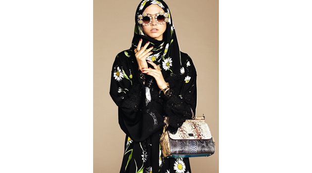 Абая и хиджаб с рисунки на големи маргаритки