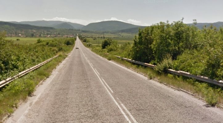 Пътят Цървеняно - Радомир СНИМКА: Google Street View