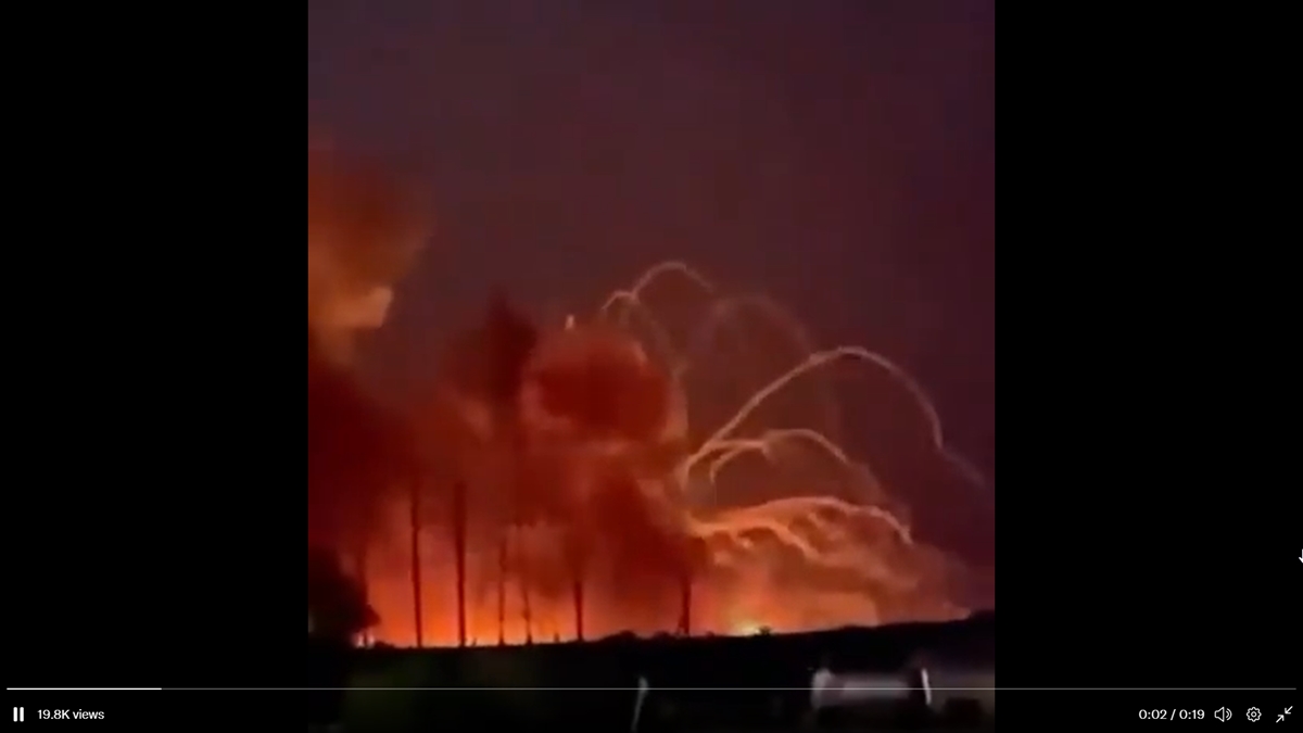 Пожар в руски склад за боеприпаси, евакуират две села (Видео)