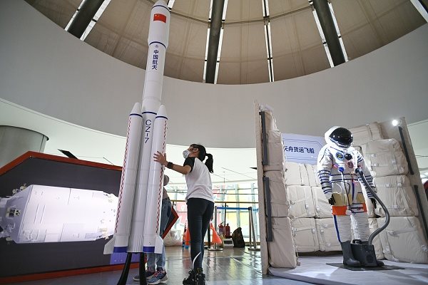 Китай ще селектира 12-14 нови резервни тайконавти за бъдещи мисии в Космоса