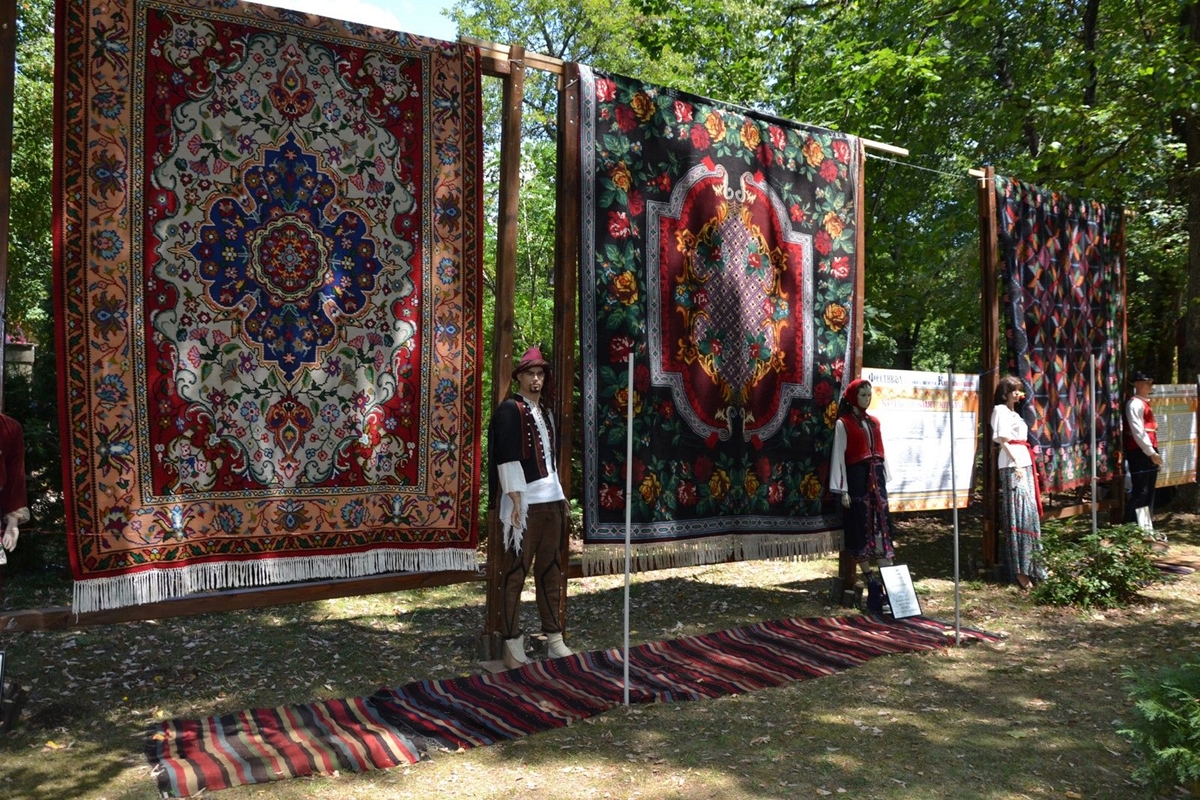 В Котел започна осмото издание на Фестивала на етносите, багрите и котленския килим