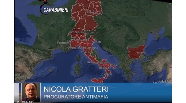 Прокурорът от „Антимафия” в Катандзаро Никола Гратери обяснява къде са извършени последните акции срещу Ндрангета – на картата в червено е и България СНИМКИ: Карабинери



