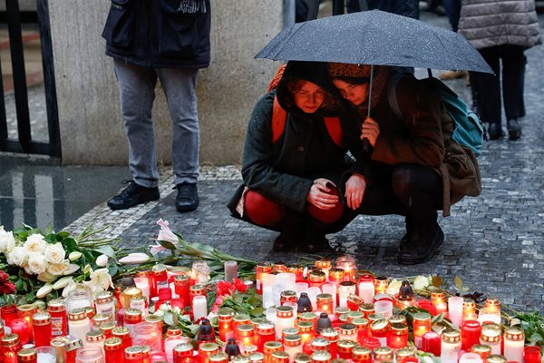 Отменят зимния семестър в Карловия университет след стрелбата с 14 загинали