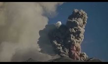 В Перу за първи път два действащи вулкана изригнаха едновременно