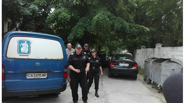 Обвиненият за нападение над камериерка шеф пристигна в съда. Снимка: Елена Фотева