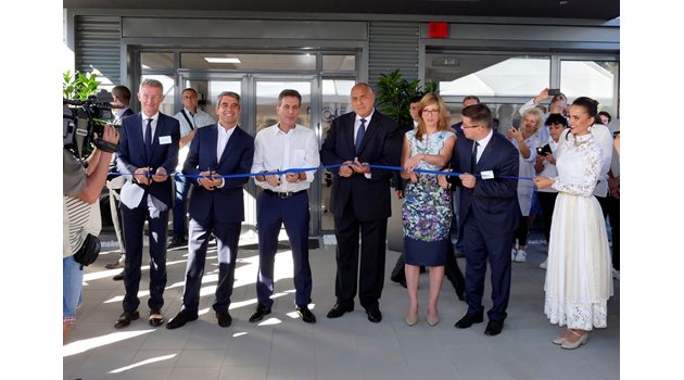 Пазарджишкият завод на "Костал" бе официално открит вчера.